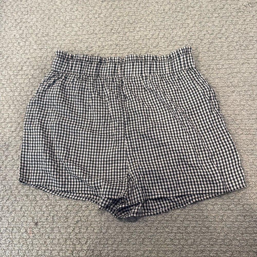 Carly Jean Los Angeles Gingham Shorts. Size M.